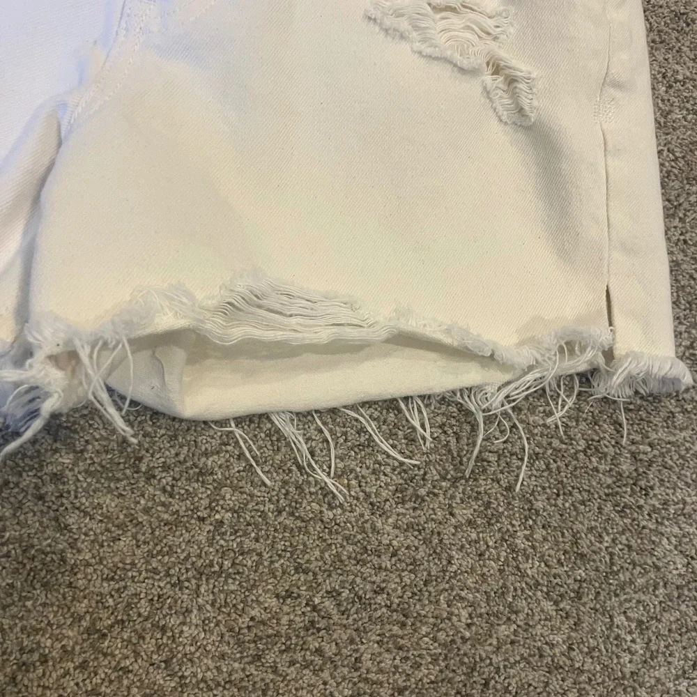 Free People Makai Cut Off White Distressed High Rise Denim Shorts Size 29 Beach